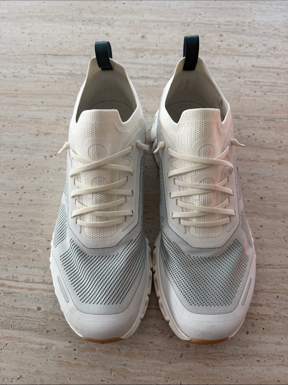 On Cloud 6 Versa - Lightweight Knit Sneakers in White and Light Gray - Picture 4 of 4